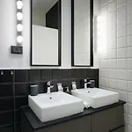 Lifestyle 아파트 풀라