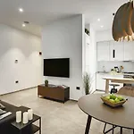 Lifestyle 아파트 풀라